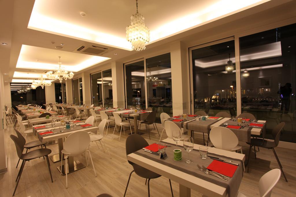 Hotel Fantasy Riccione Exterior photo