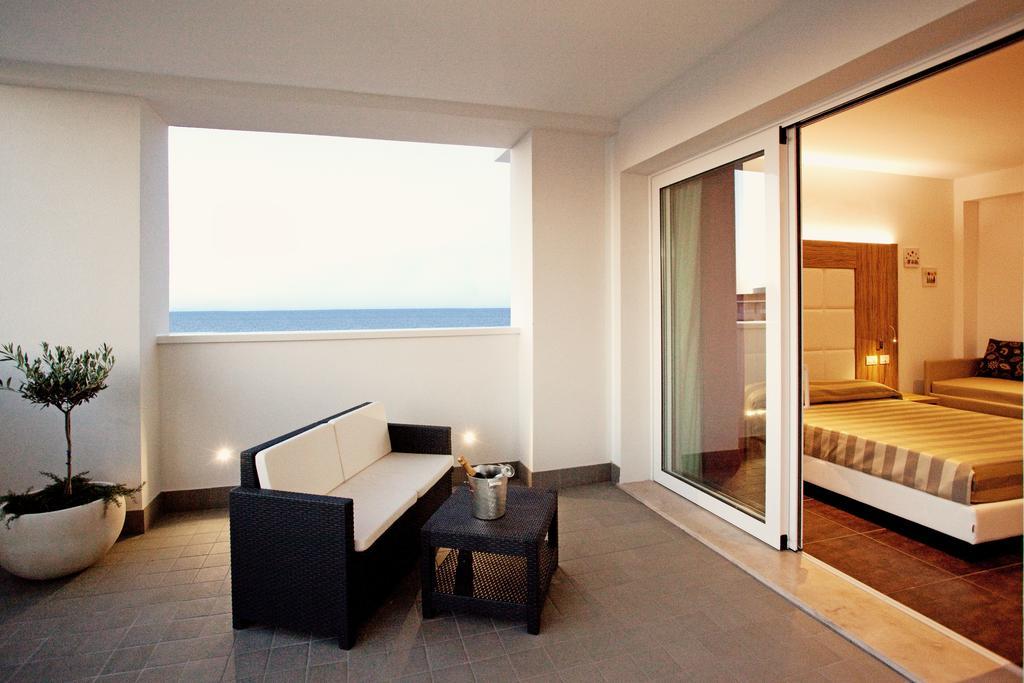 Hotel Fantasy Riccione Exterior photo