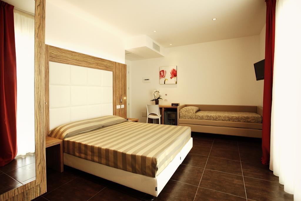 Hotel Fantasy Riccione Exterior photo