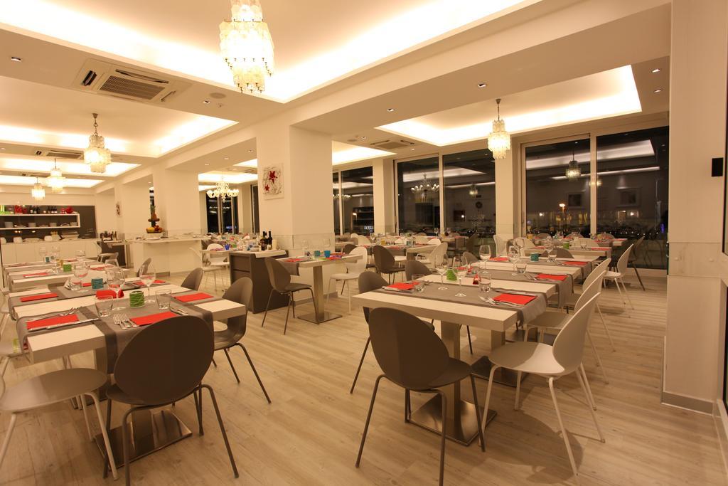 Hotel Fantasy Riccione Exterior photo